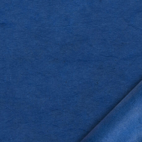 papier indien fait main à partir de la pulpe de coton recyclé issue de l'induxtrie textile. Couleur bleu ultramarine